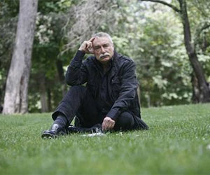 L'écrivain et journaliste Ignacio Ramonet dans le Parc de la Retaite à Madrid. Foto Graciela del Río