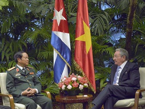 Raul y General Viet Nam